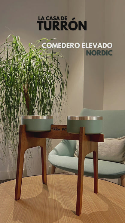 Nordic double elevated feeder